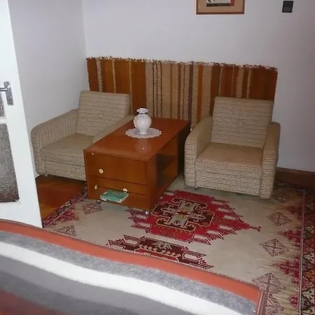 Ildiko House 度假居 *
